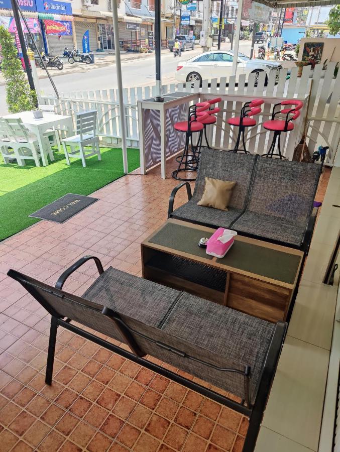 Cafe Nana Hotel Nong Prue Bagian luar foto