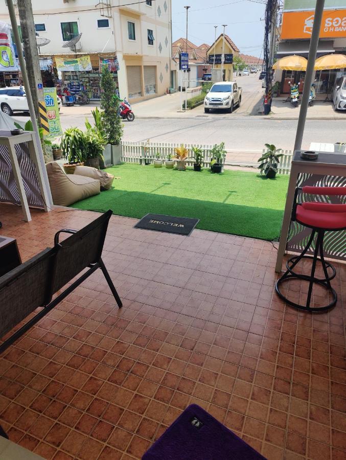 Cafe Nana Hotel Nong Prue Bagian luar foto