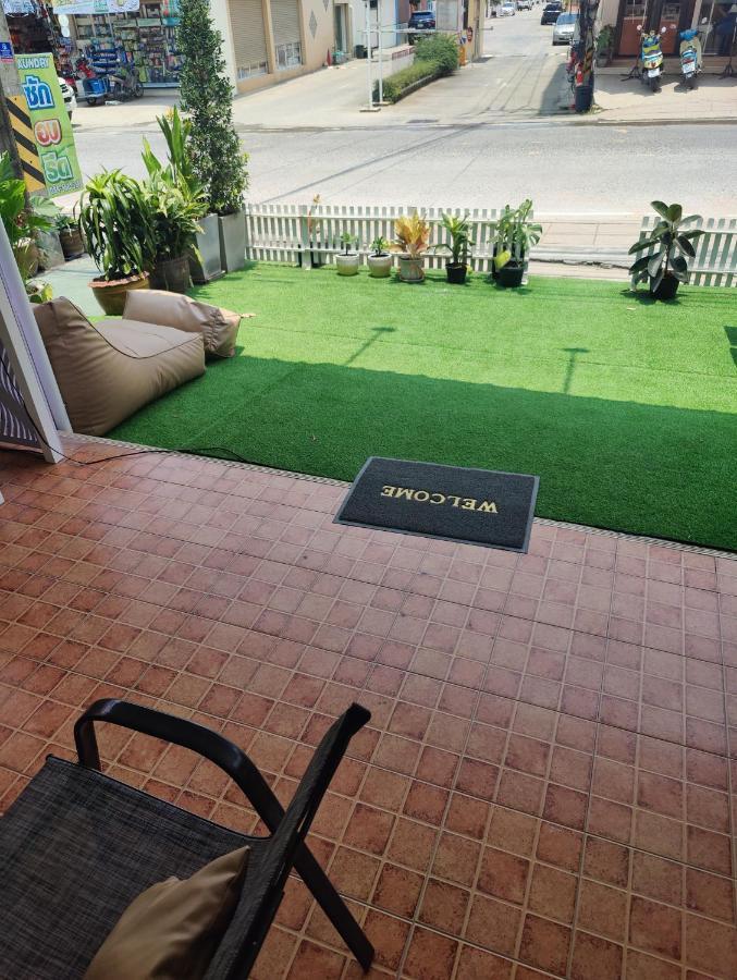 Cafe Nana Hotel Nong Prue Bagian luar foto