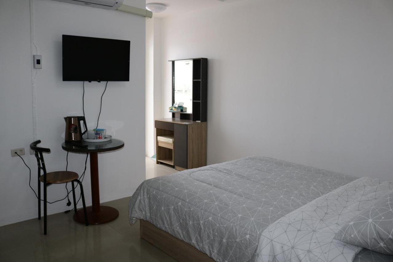 Cafe Nana Hotel Nong Prue Bagian luar foto