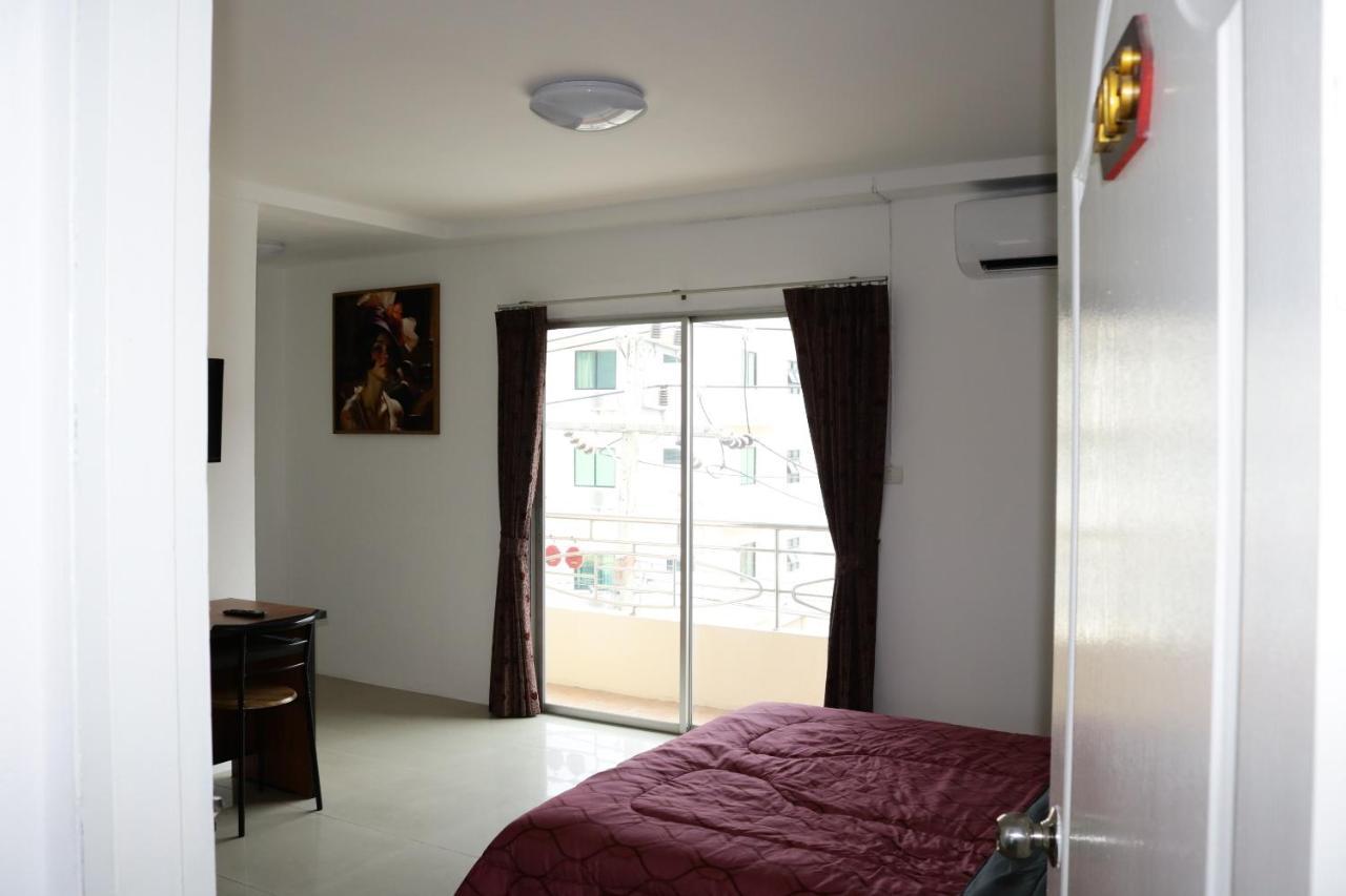 Cafe Nana Hotel Nong Prue Bagian luar foto
