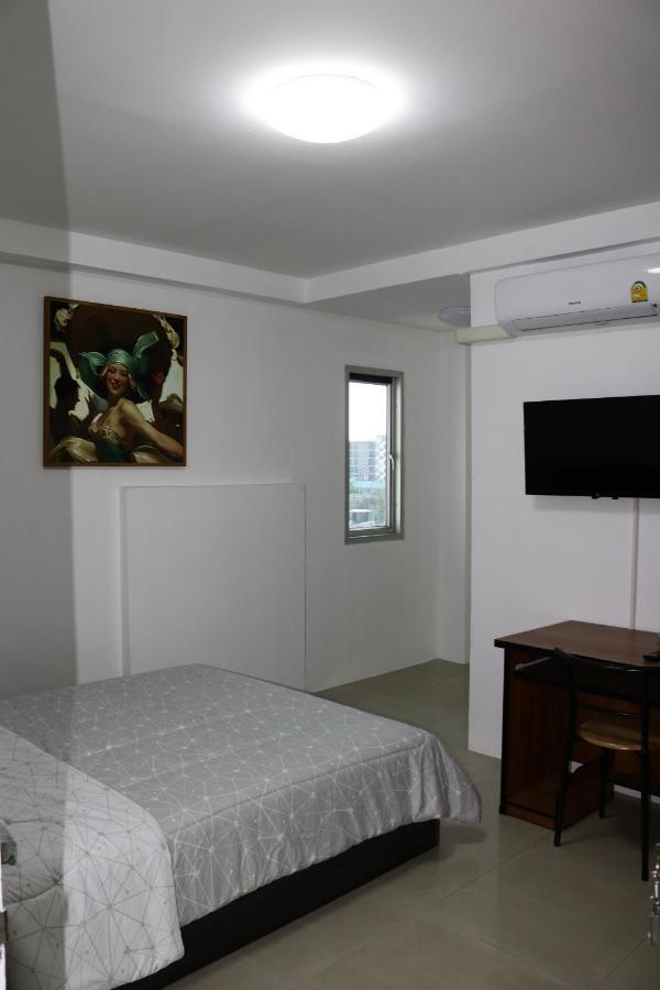 Cafe Nana Hotel Nong Prue Bagian luar foto
