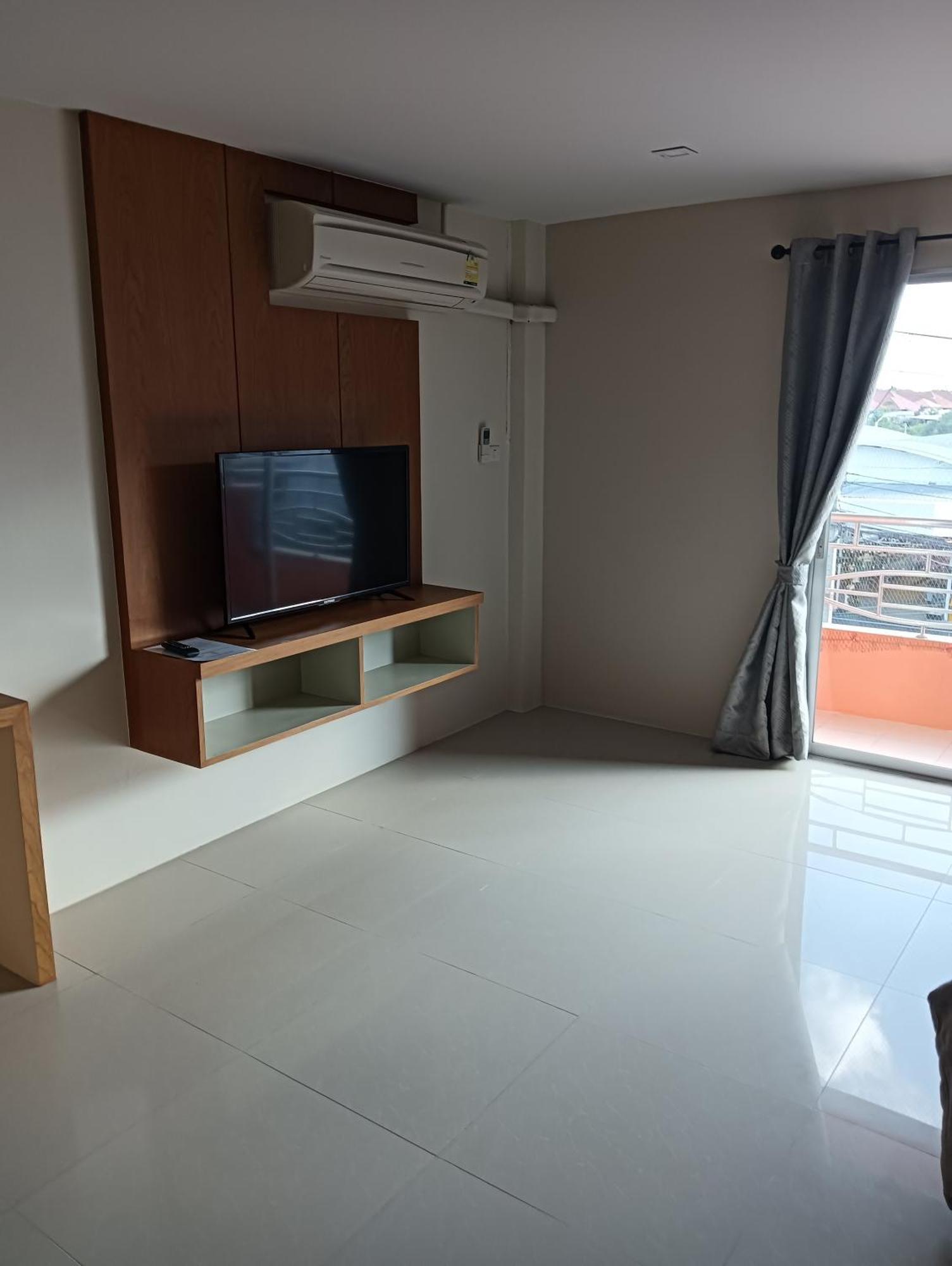 Cafe Nana Hotel Nong Prue Bagian luar foto